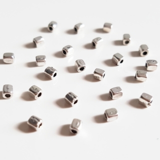 Kovový korálek kvádr, 3x2mm, platina 25ks